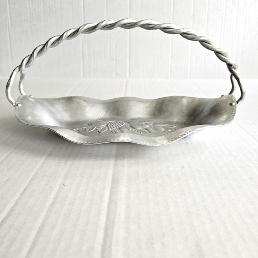 Vintage Everlast hand forged aluminum basket fruit oval 50s 60s
